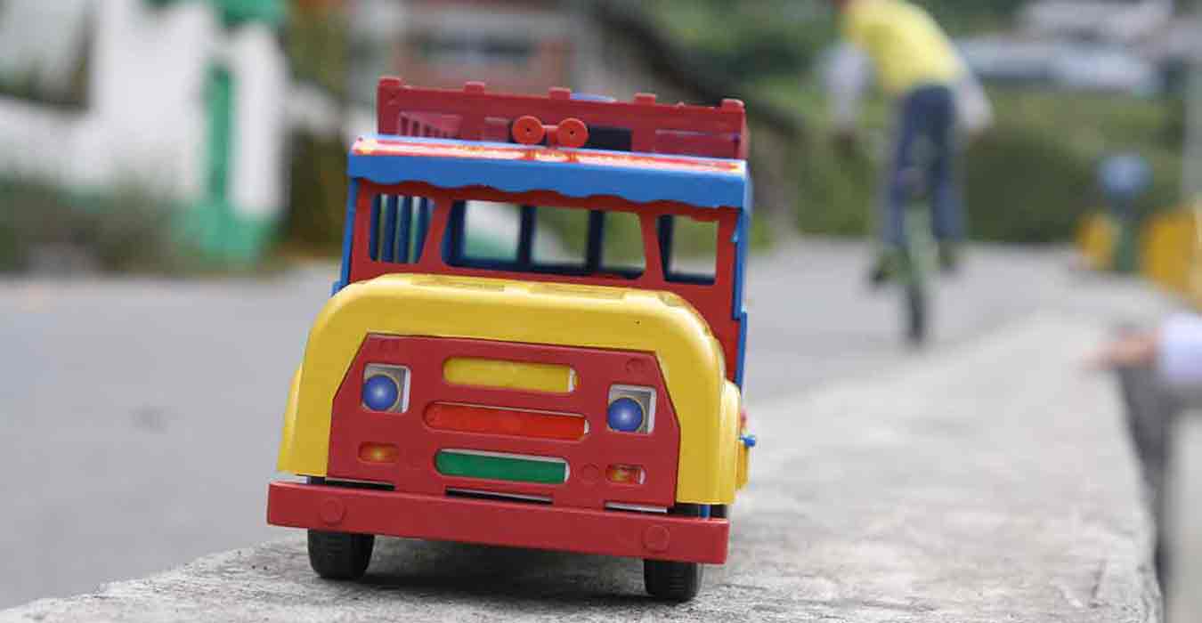 Bus_escalera_chiva_juguete